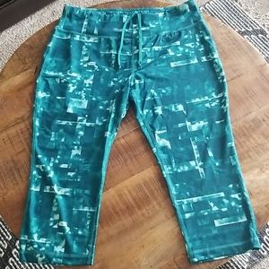 Danskin workout capris